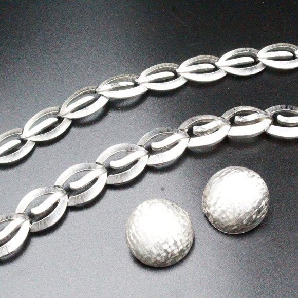 Monet Signed Designer High End Silver Tone Textured Brushed Necklace Set - Picture 2 of 10